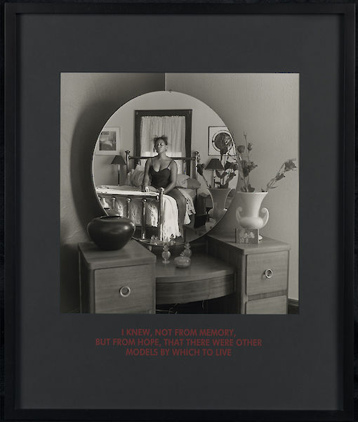 Carrie Mae Weems Not Manet’s Type, [Nicht Manets Typ], 1997 Serie von fünf Gelatinesilberpapier mit Text auf Passepartout 63 x 52,5 cm Museum Ludwig, Köln