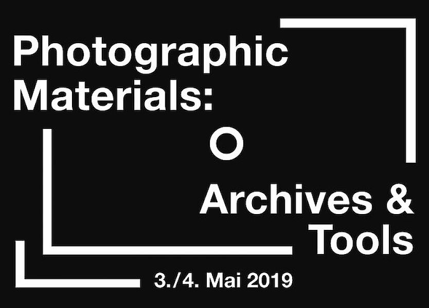 Grafik mit Text: Photographic Materials - Archives & Tools - 3. / 4. Mai 2019